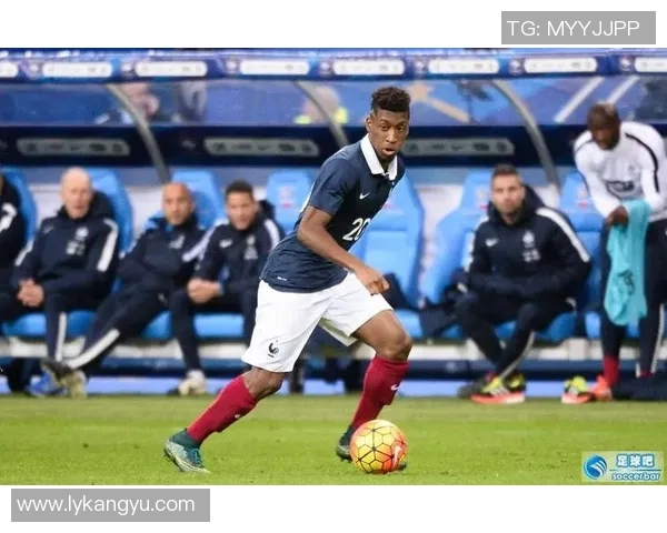 墨西哥足球明星布兰科的传奇生涯与对国家队的贡献分析